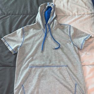 Short sleeved hoodie